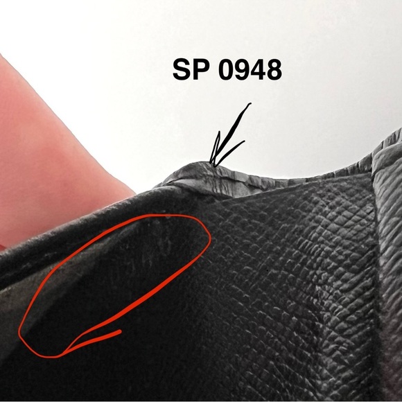 Louis Vuitton Epi Sarah wallet - Picture 8 of 10